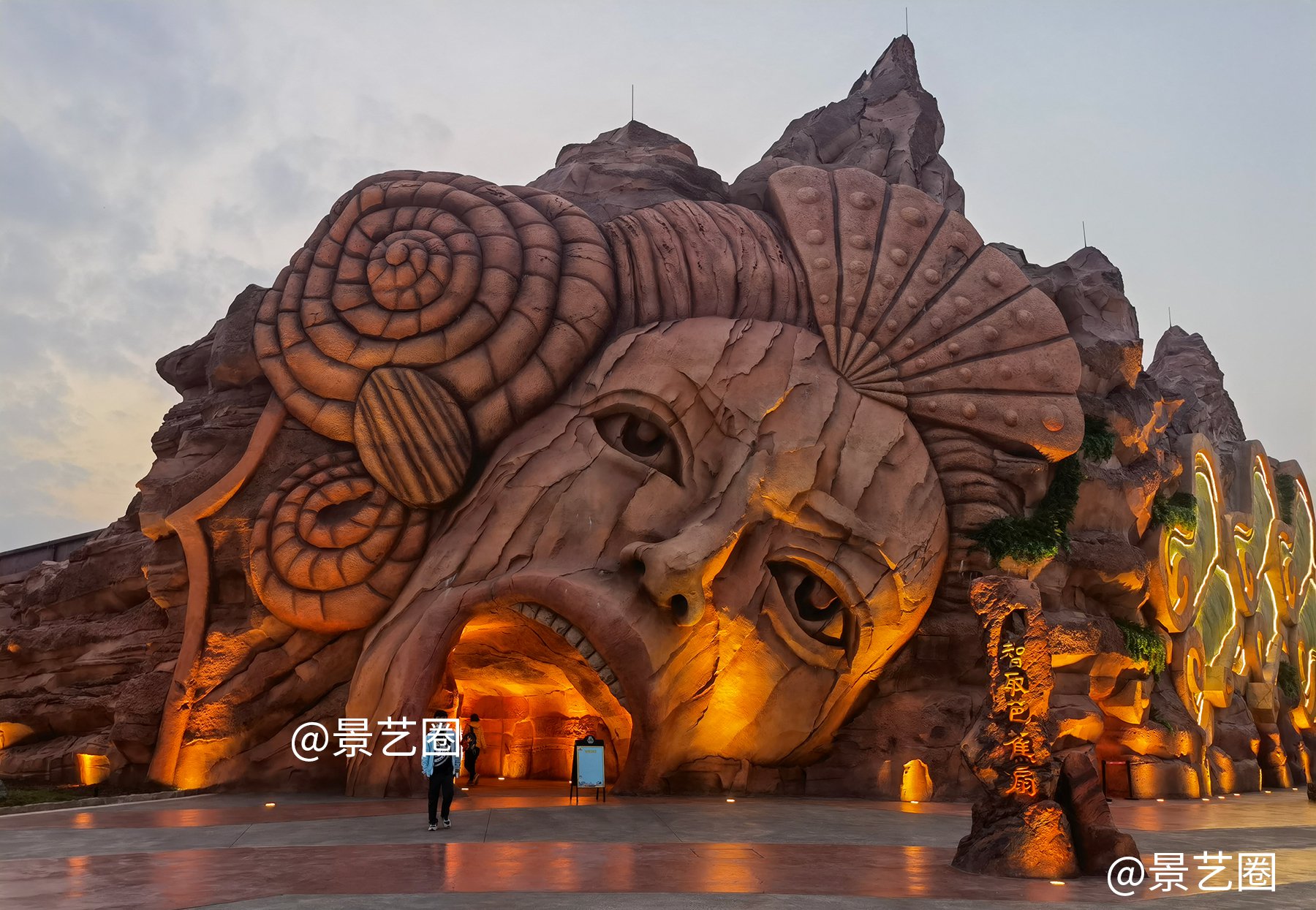 大型人物抽象景观雕塑